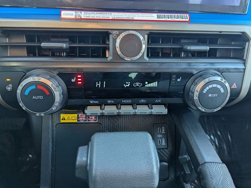 Used 2025 Toyota Tacoma TRD Off-Road image 20