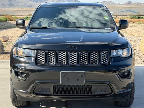 Used 2017 Jeep Grand Cherokee Altitude image 5