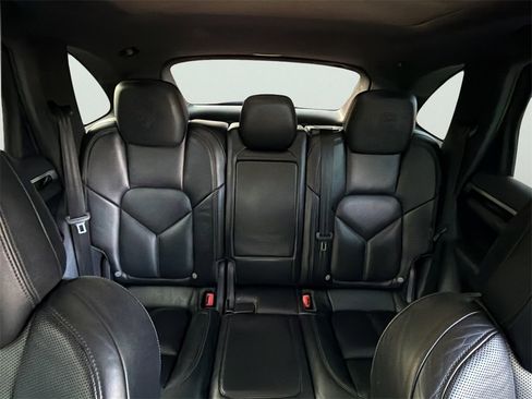 Used 2017 Porsche Cayenne Platinum Edition w/ Premium Package (PJV) image 43