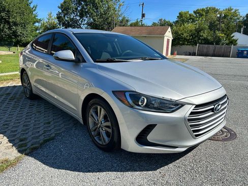 Used 2017 Hyundai Elantra SE FWD image 3