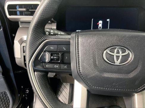Used 2024 Toyota Tacoma TRD Off-Road image 23