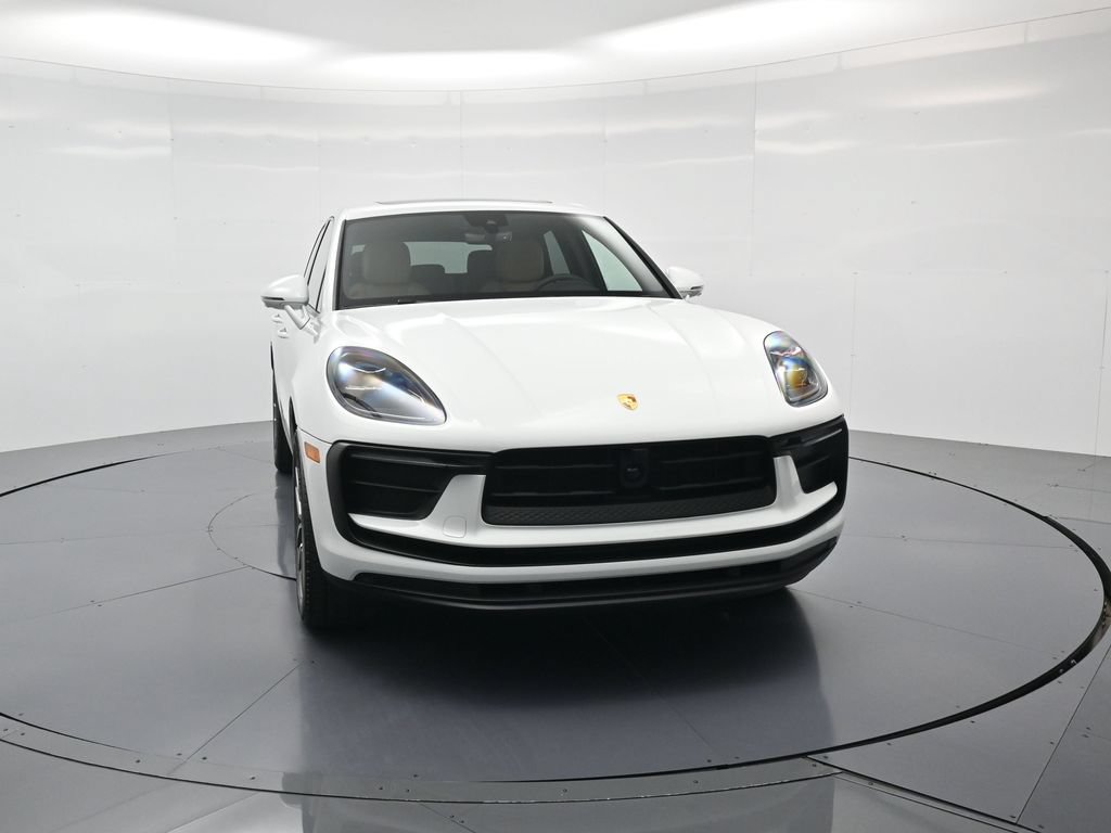 Certified 2026 Porsche Macan AWD/4WD image 33