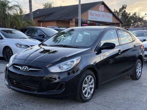 Used 2012 Hyundai Accent GLS image 2