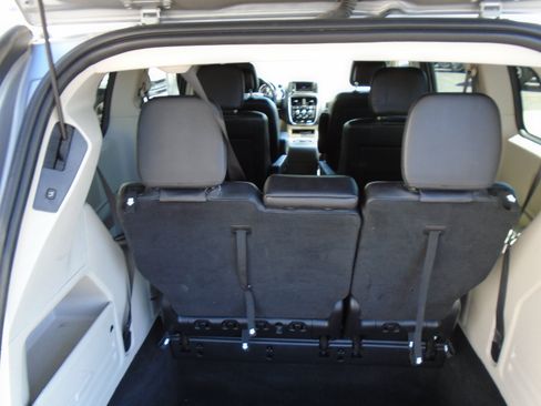 Used 2019 Dodge Grand Caravan SXT FWD image 9