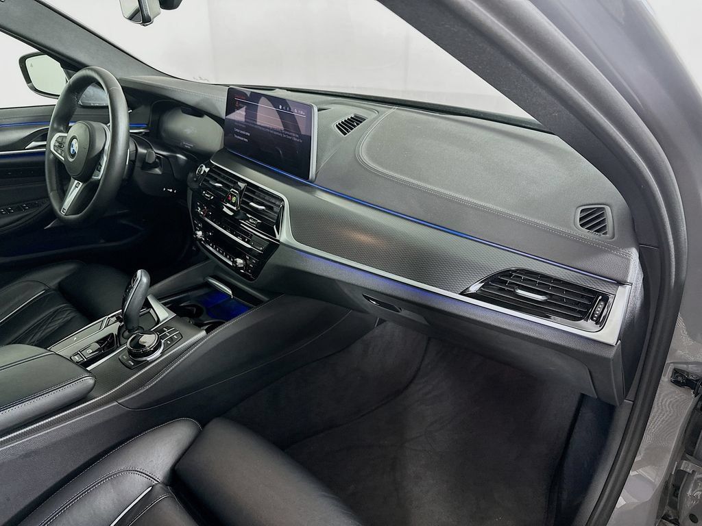 Used 2021 BMW M550i xDrive AWD/4WD image 38