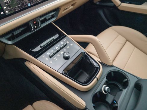 Certified 2026 Porsche Cayenne image 19