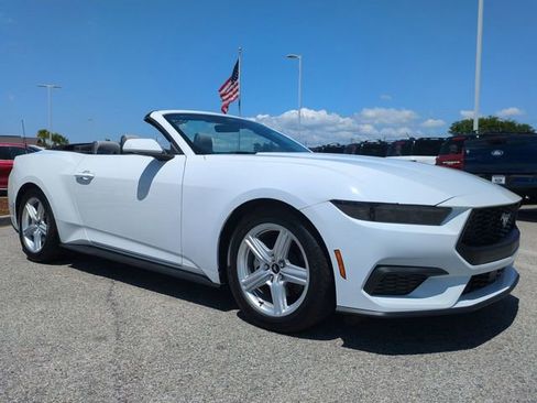 Used 2026 Ford Mustang Convertible RWD image 2