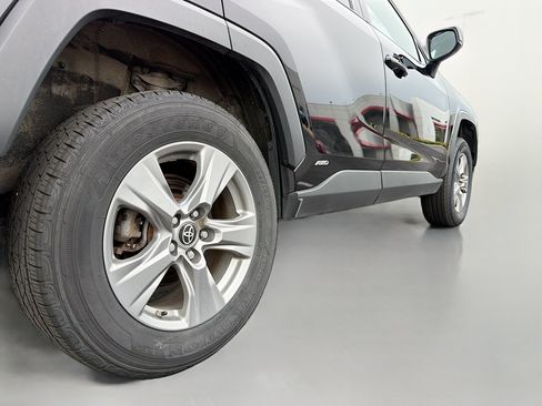 Used 2023 Toyota RAV4 LE AWD/4WD image 14