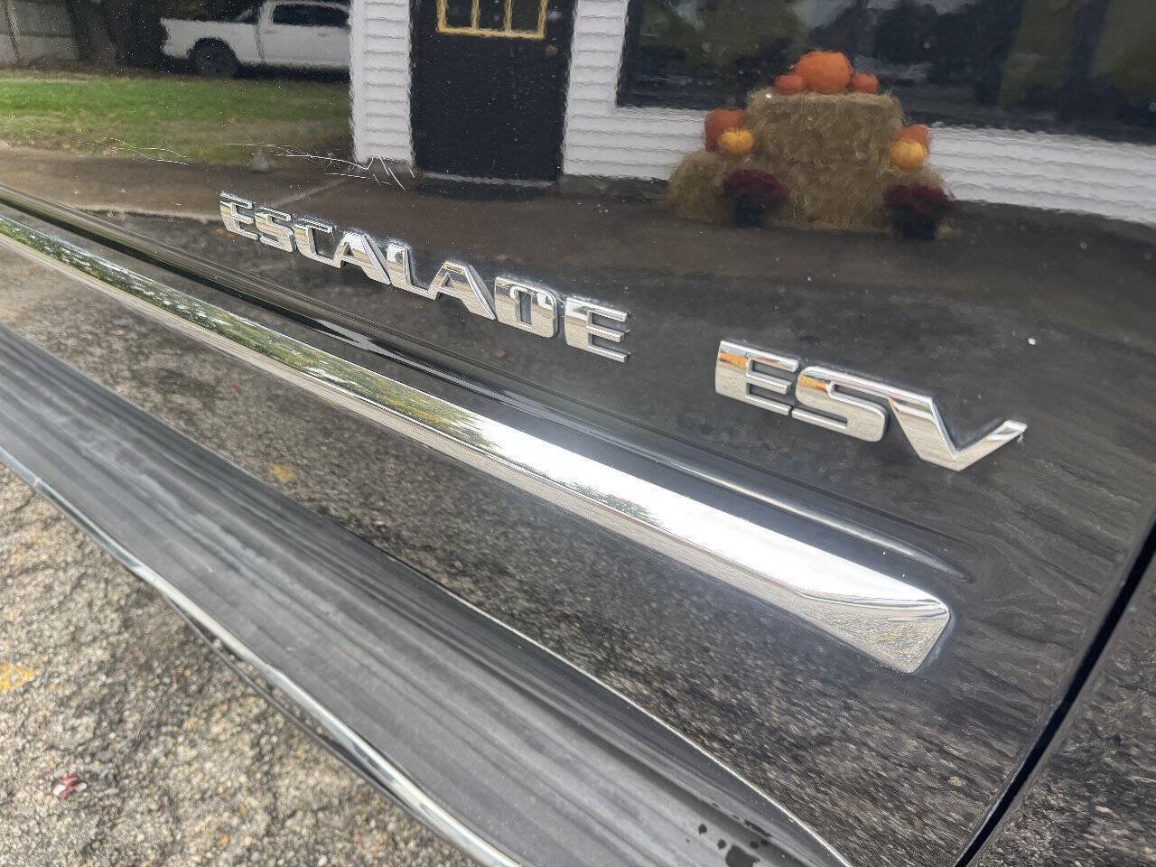 Used 2011 Cadillac Escalade ESV AWD w/ Livery Package image 17