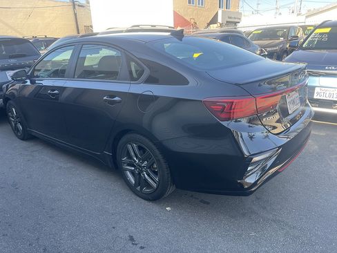 Used 2021 Kia Forte GT-Line w/ GT-Line Premium Package FWD image 3