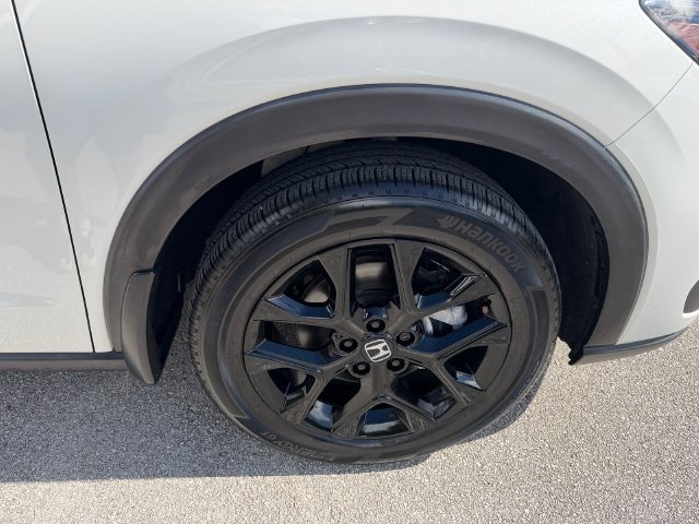 Certified 2025 Honda HR-V Sport image 19