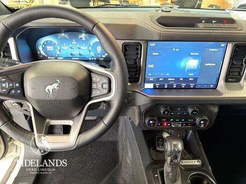 New 2025 Ford Bronco Outer Banks w/ Black Appearance Package image 15