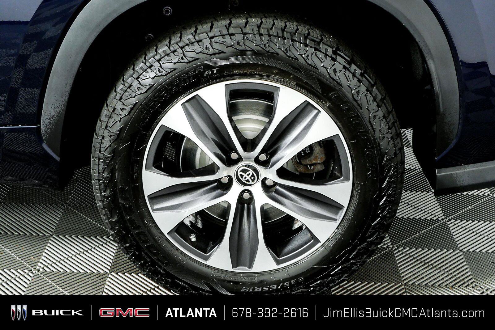 Used 2021 Toyota Highlander XLE FWD image 40