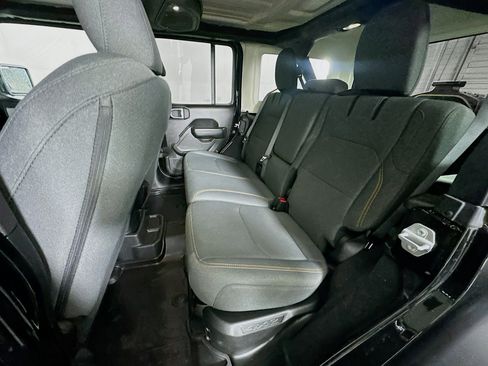 Used 2025 Jeep Wrangler Willys image 25