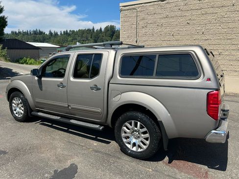 Used 2009 Nissan Frontier LE w/ LE Value Truck Pkg AWD/4WD image 7