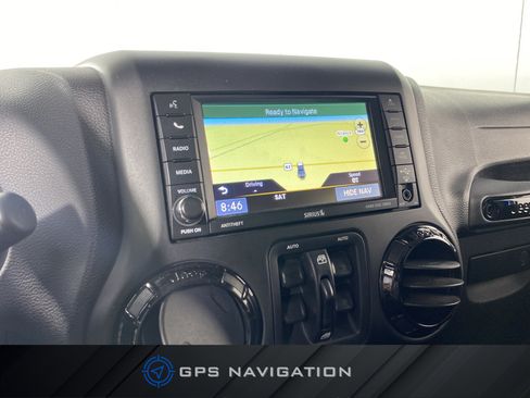 Used 2015 Jeep Wrangler Unlimited Sahara AWD/4WD image 2