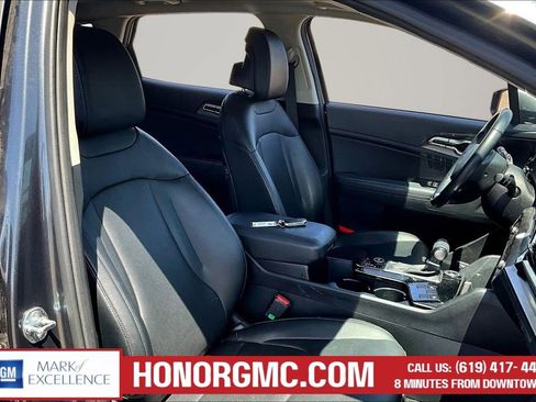 Used 2025 Kia Sportage EX w/ Premium Package FWD image 26