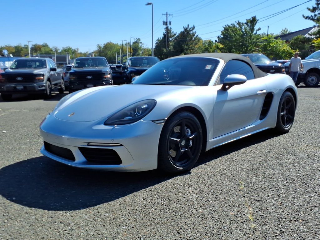 Used 2017 Porsche 718 Boxster RWD image 3