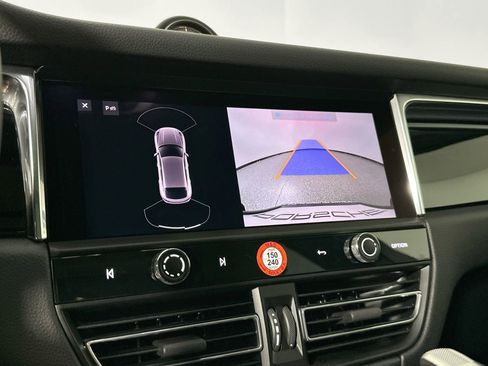 Certified 2025 Porsche Macan image 23