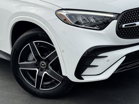 Used 2025 Mercedes-Benz GLC 300 4MATIC image 2