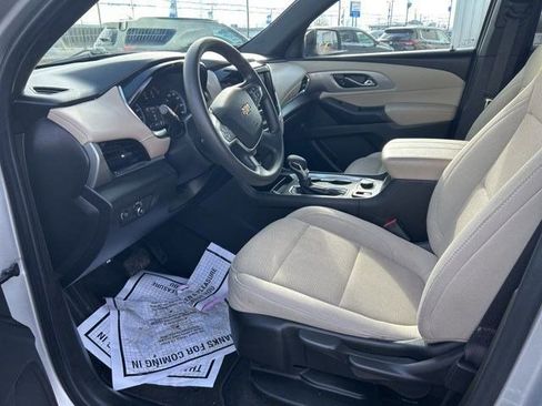 Used 2022 Chevrolet Traverse LS image 11