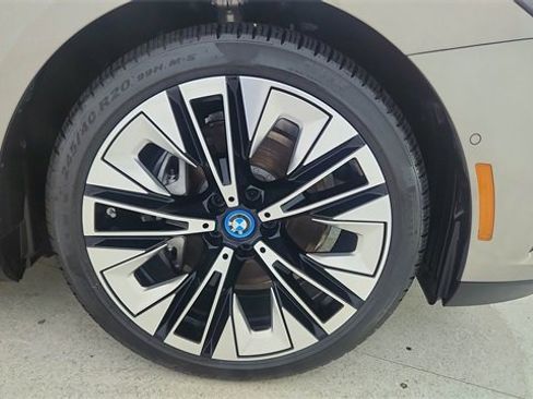 Used 2025 BMW i5 xDrive40 image 60