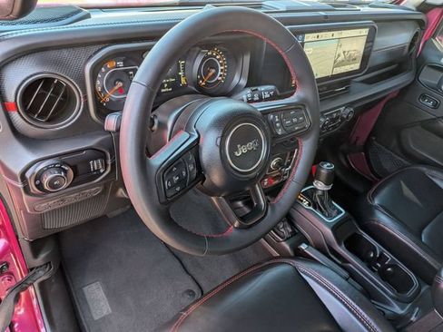 Used 2024 Jeep Wrangler Unlimited Rubicon AWD/4WD image 11