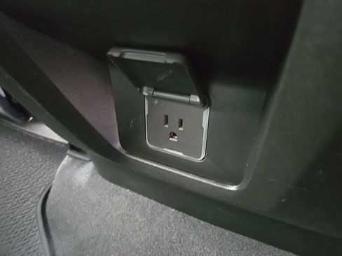 Used 2025 GMC Yukon Denali image 88