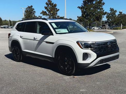 New 2026 Volkswagen Atlas Peak Edition image 2