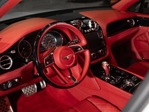 Used 2019 Bentley Bentayga image 8