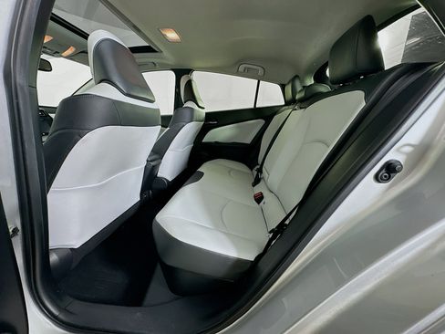 Used 2017 Toyota Prius Four w/ Advanced Technology Package FWD image 29