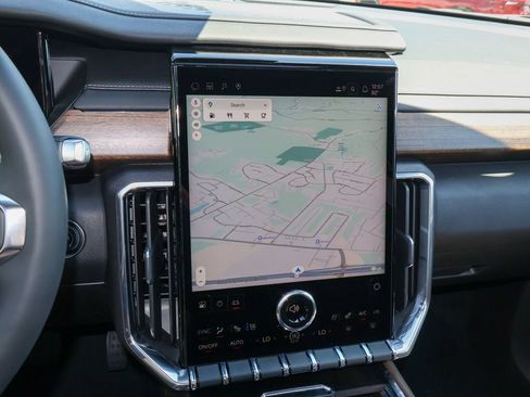 New 2027 GMC Acadia Denali Ultimate w/ LPO, Floor Liner Package AWD/4WD image 18