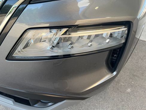 Used 2021 Nissan Rogue SV AWD/4WD image 28