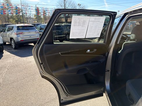 Used 2019 Kia Sorento LX w/ LX Convenience Package image 12