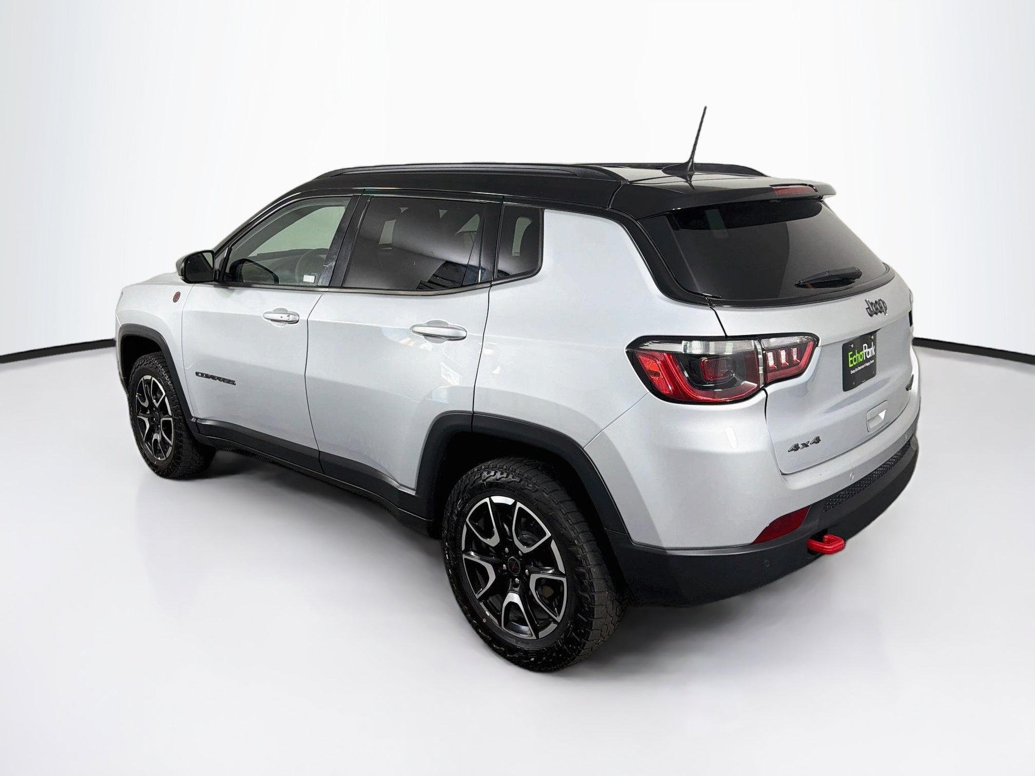 Used 2025 Jeep Compass Trailhawk AWD/4WD image 5