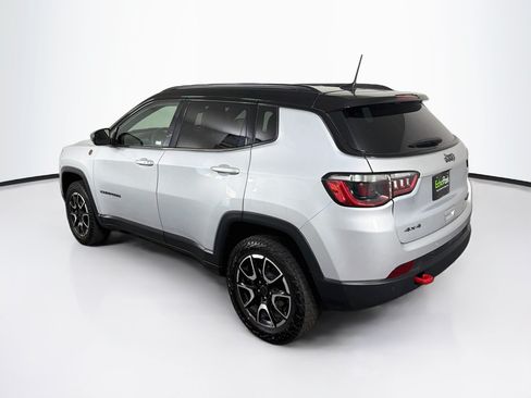 Used 2025 Jeep Compass Trailhawk AWD/4WD image 5