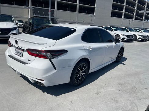 Used 2023 Toyota Camry SE w/ Convenience Package FWD image 3