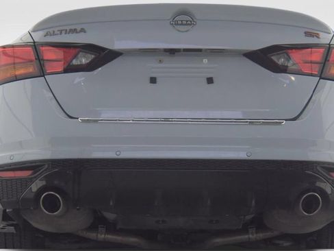 Used 2023 Nissan Altima 2.5 SR w/ SR Premium Package FWD image 11