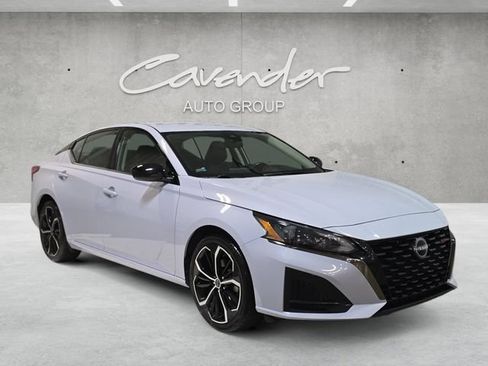 Used 2024 Nissan Altima 2.5 SR FWD image 2