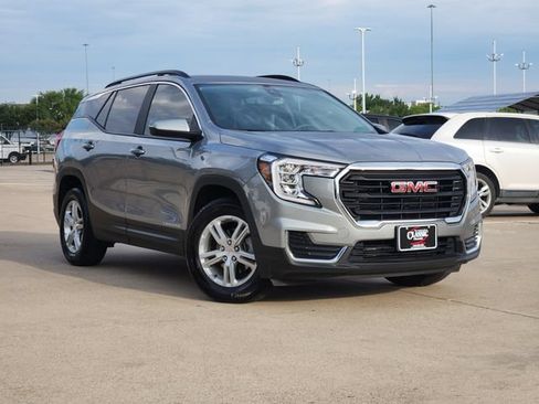 Used 2023 GMC Terrain SLE w/ Driver Convenience Package FWD image 2