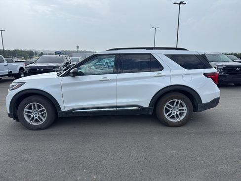 Certified 2025 Ford Explorer Active w/ Active Comfort Package RWD image 8