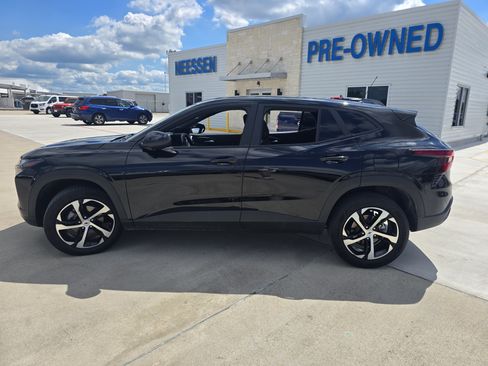 Used 2025 Chevrolet Trax RS w/ Driver Confidence Package FWD image 3