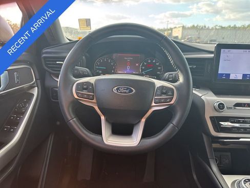 Used 2023 Ford Explorer XLT image 11