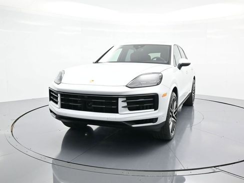 Used 2025 Porsche Cayenne AWD/4WD image 22