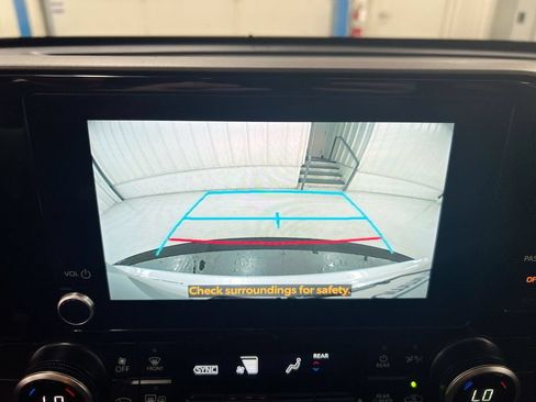 Used 2025 Toyota Highlander LE AWD/4WD image 16
