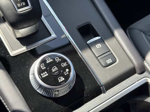 New 2025 Mitsubishi Outlander SE FWD image 24