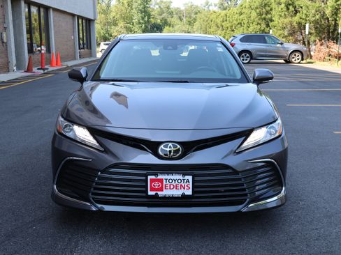 Used 2022 Toyota Camry XLE FWD image 11