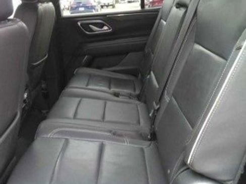 Used 2023 GMC Yukon SLT image 3