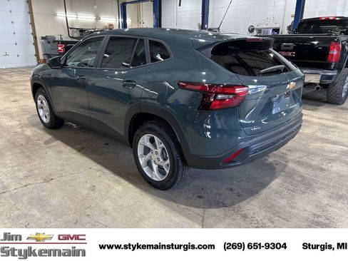 New 2026 Chevrolet Trax LS w/ LS Convenience Package FWD image 6