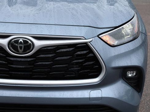 Used 2024 Toyota Highlander XLE image 15